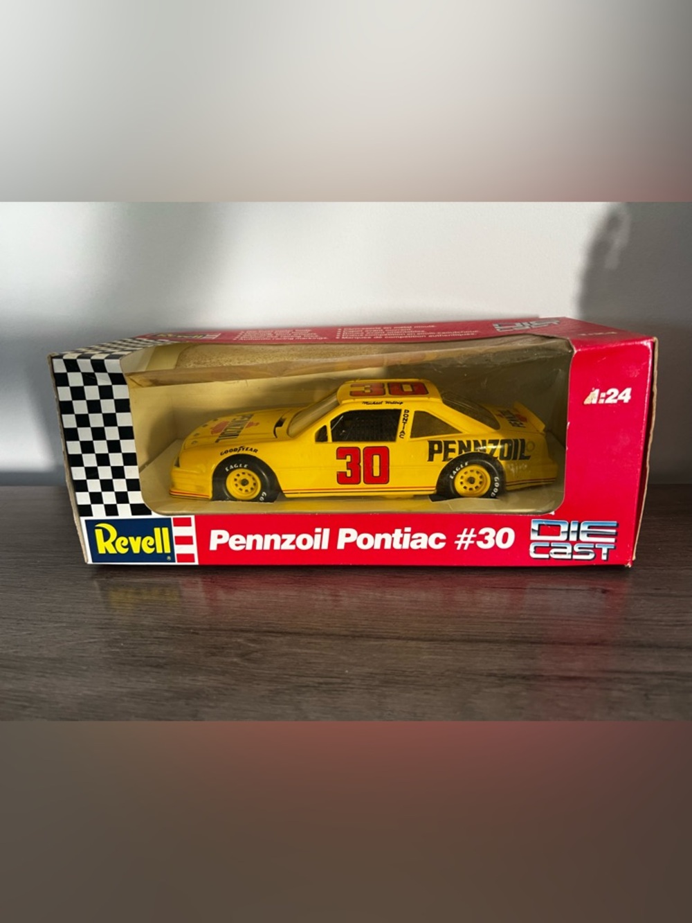 Revell NASCAR #30 Michael Waltrip Yellow Pontiac Die-Cast 1:24 car NEW